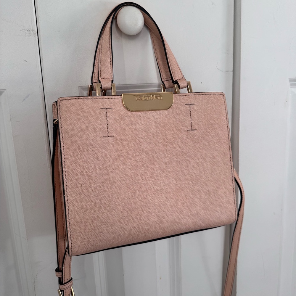 Calvin Klein Pink Handbag with crossbody strap - Picture 2 of 3